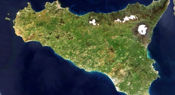 Nuotare in fascia arancione: il calendario della Sicilia